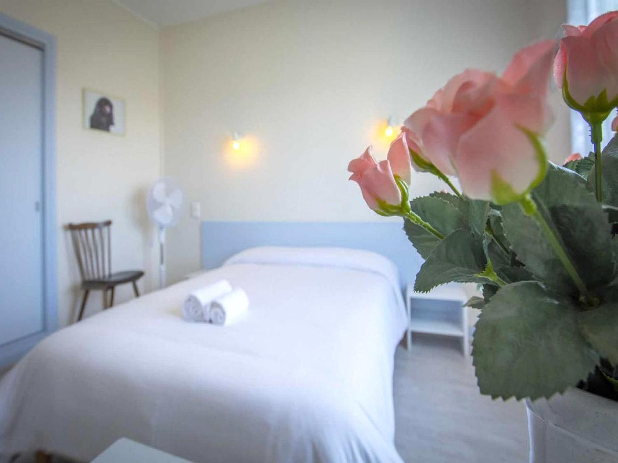 Le Relais De La Route Bleue Hotel Saint-Loup  ภายนอก รูปภาพ